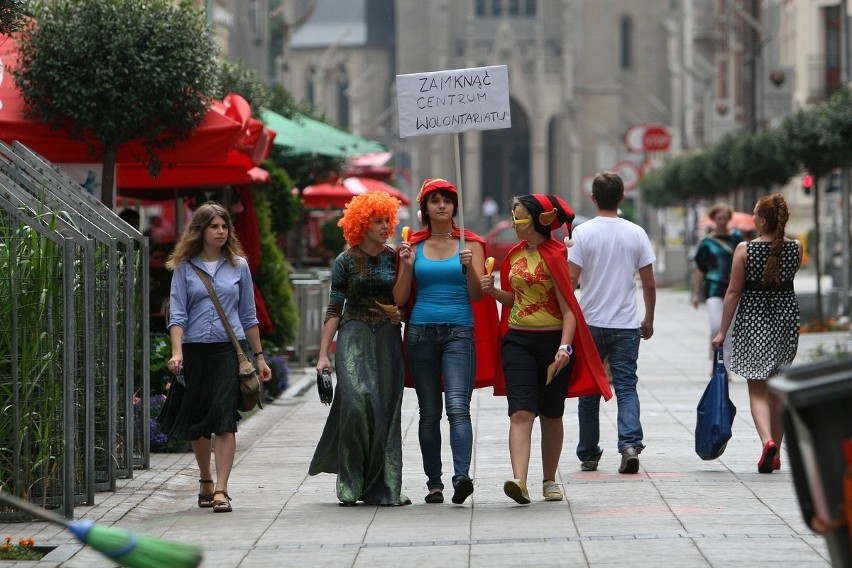 Katowice: Superbohaterowie protestowali na Mariackiej [ZDJĘCIA]