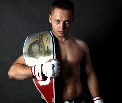 Maciej Sikoński to czterokrotny mistrz świata federacji WUMA