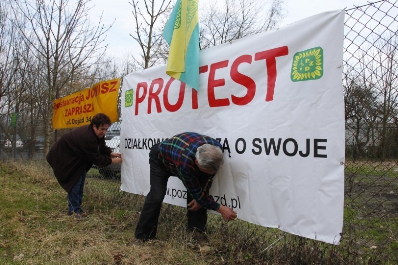 Na znak solidarności wielkopolscy działkowcy wywiesili w...