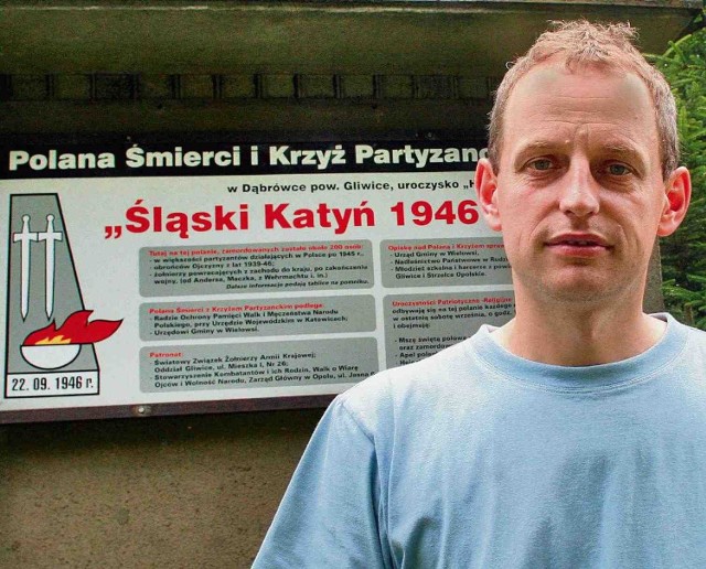 Prokurator Piotr Nalepa w miejscu zwanym &quot;śląskim Katyniem&quot;. To tu znajdowała się polana śmierci