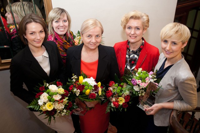 Laureatki. Od lewej: posłanka Jagna Marczułajtis-Walczak, Dominika Biesiada (za europosłankę Joannę Senyszyn), zastępca prezydenta Krakowa ds. rozwoju miasta Elżbieta Koterba, posłanka Elżbieta Achinger i posłanka Katarzyna Matusik-Lipiec