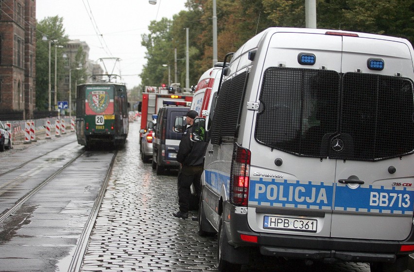 Wrocław: 300 osób ewakuowano z sądu przy Podwalu (ZDJĘCIA)