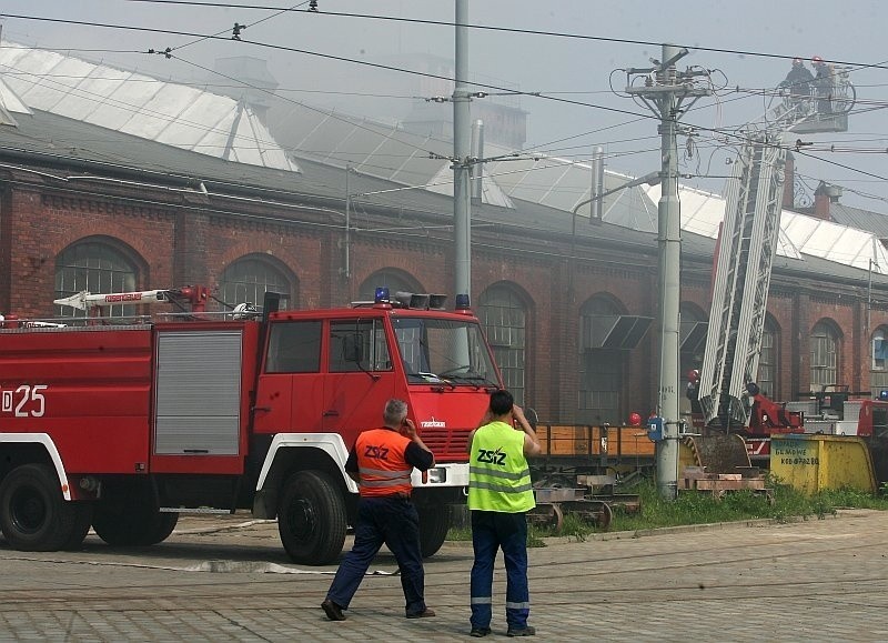 Wrocław: Pożar w byłej zajezdni tramwajowej przy ul. Legnickiej (FILM)