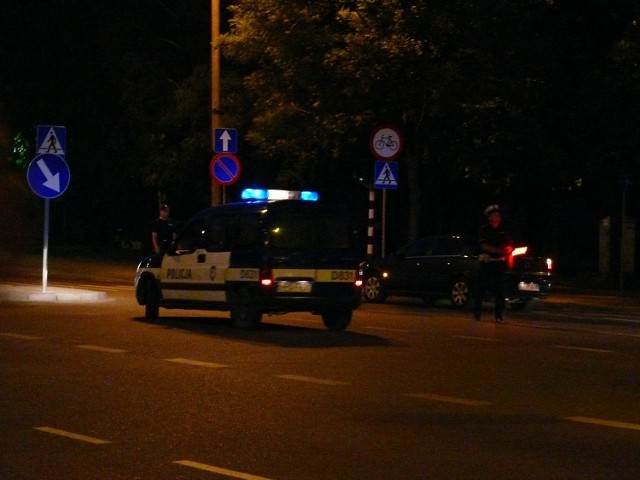 Skrzyżowanie ul. Armii Krajowej i Ogrodowej. Policja na miejscu wypadku