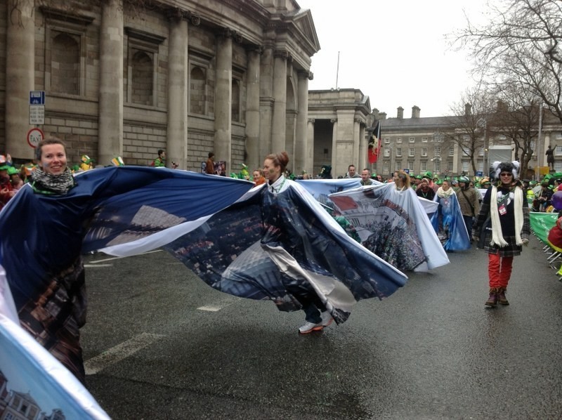 Poznańska reprezentacja na paradzie św. Patryka w Dublinie.