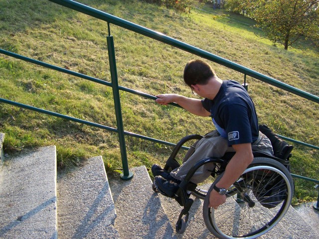 Łódzka Straż Miejska poznaje potrzeby osób niepełnosprawnych.
