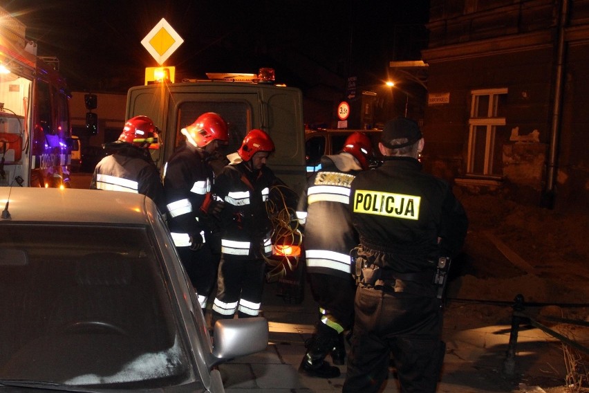 Kraków: ewakuowano 16 osób. Żyli na bombie [ZDJĘCIA, AKT.]