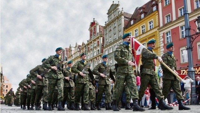 Dowództwo Wojsk Lądowych nieprędko zawita do Wrocławia