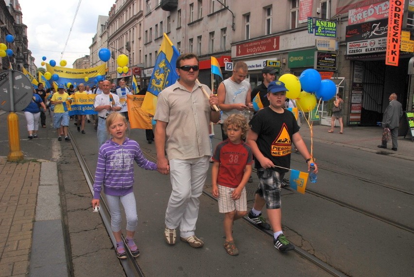 V Marsz Autonomii Śląska zgromadził 2,5 tysiąca osób [ZDJĘCIA]