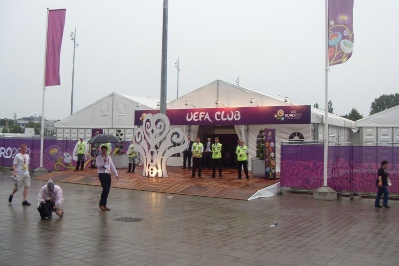 Irlandia-Chorwacja w Poznaniu. Kibice wchodzą na stadion [ZDJĘCIA]