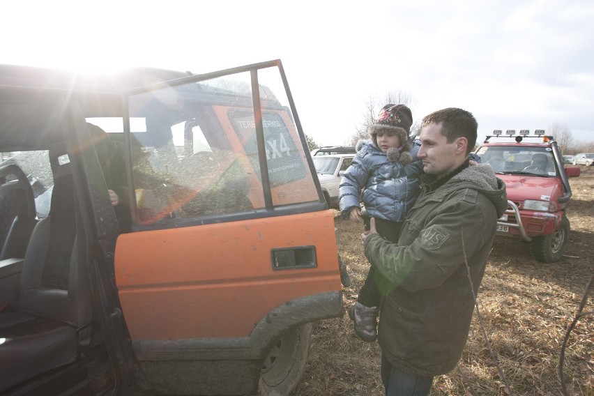 Auta terenowe jeździły dla dzieci w WOŚP (ZDJĘCIA I FILM)