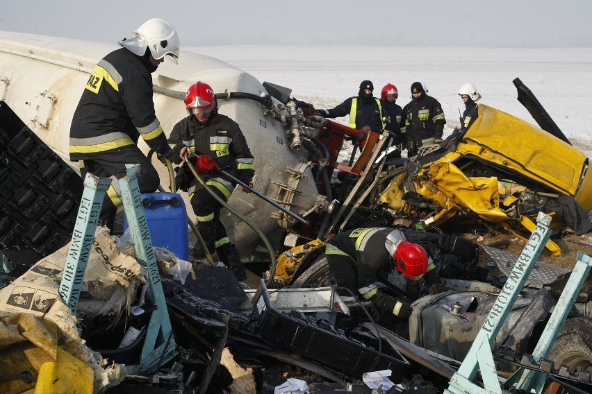 Autostrada zablokowana. Trwają próby usunięcia aut (ZDJĘCIA)