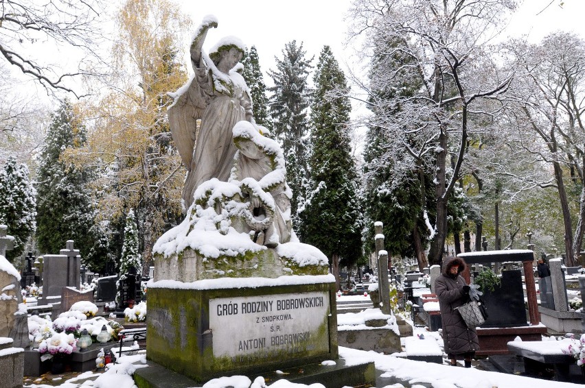 Cmentarz przy Lipowej: Przygotowania do Wszystkich Świętych (ZDJĘCIA)