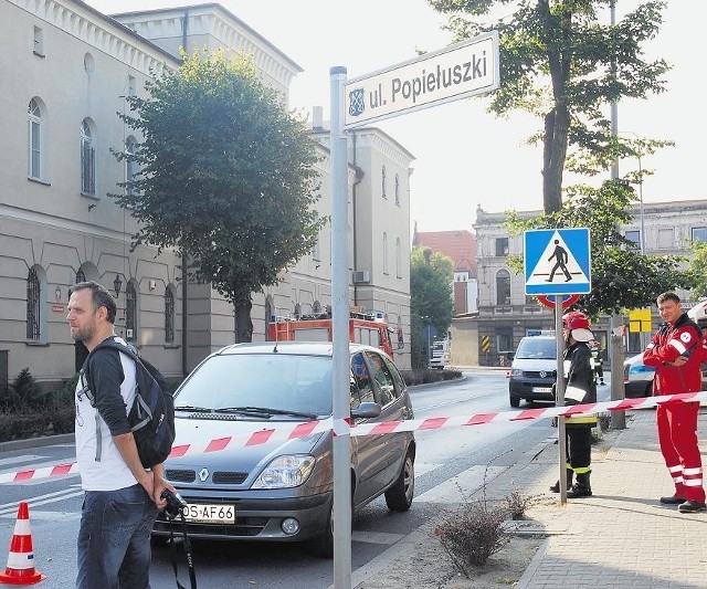 Z powodu fałszywego alarmu bombowego na dwie godziny zamknięto  sąd i drogę krajową nr 15.