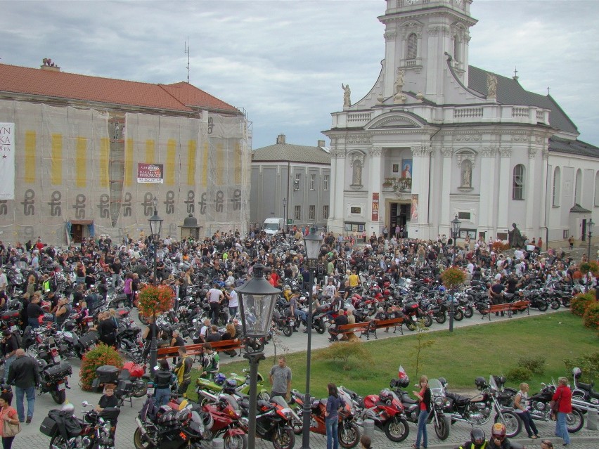 Tłum pielgrzymów-motocyklistów w Wadowicach [ZDJĘCIA]