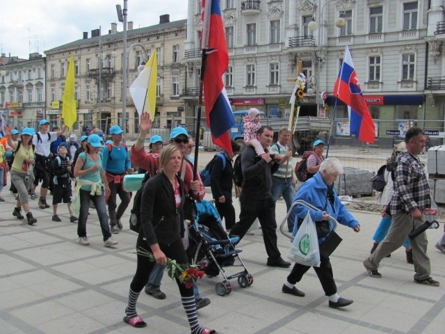 Warszawska Pielgrzymka Piesza 2012 dotarła na Jasną Górę [ZDJĘCIA]