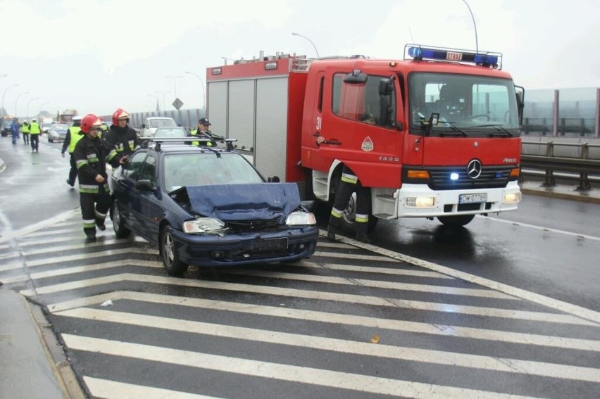 Wrocław: Cztery auta zderzyły się na Gądowiance (ZDJĘCIA)