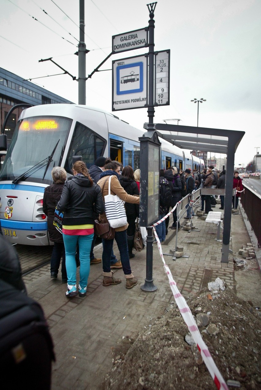 Wrocław: Nowe wiaty na placu Dominikańskim (ZDJĘCIA)