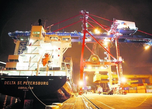 W polskich morskich terminalach kontenerowych zwiększają się przeładunki kontenerów