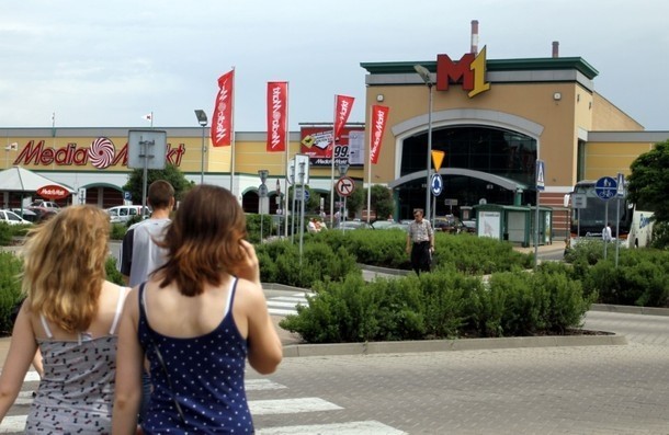 Centrum handlowe M1 [Kraków]: powierzchnia całkowita: 54...