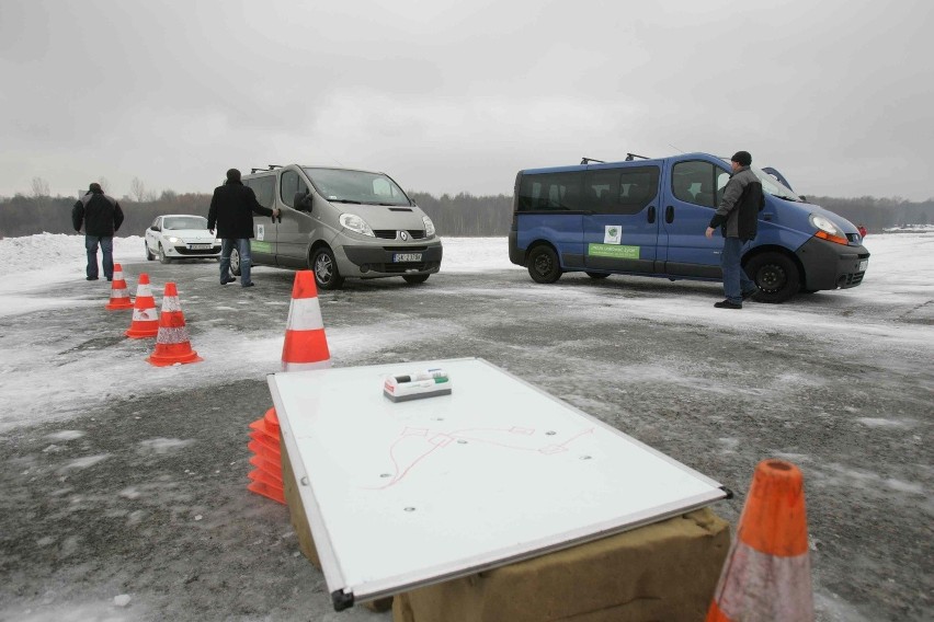 Katowice: Szkoła jazdy na lodzie. Gimbusem [ZDJĘCIA]