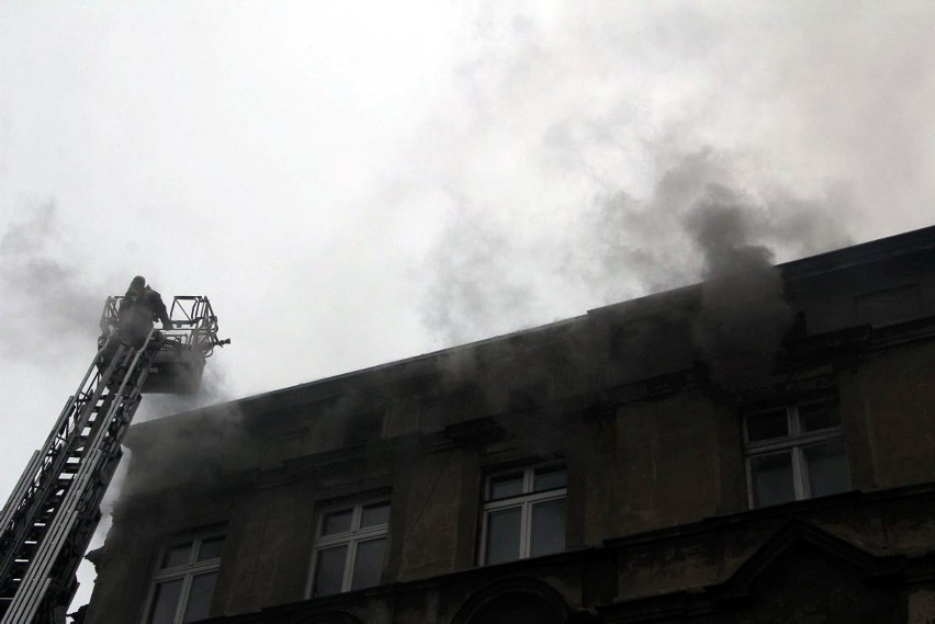 Pożar opuszczonej kamienicy na Kilińskiego 143 w Łodzi