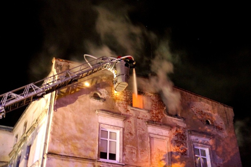 Wrocław: Pożar przy Okulickiego. Jedna osoba nie żyje (ZDJĘCIA)