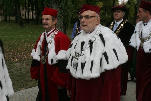 Stroje rektorów, dziekanów i prodziekanów. Moda czy kicz? [ZOBACZ I OCEŃ]