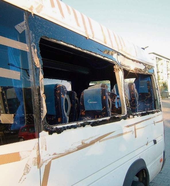 Tak wyglądał bus po wypadku.