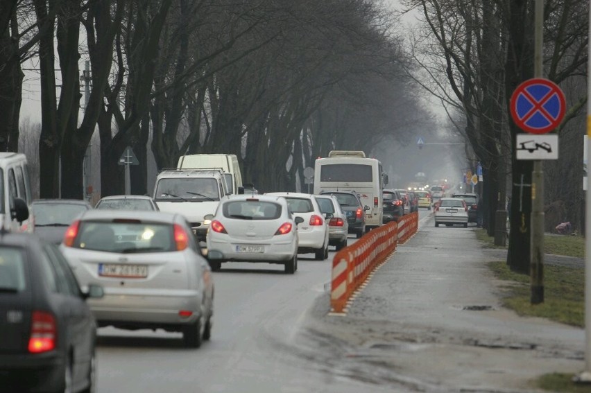 Wypadek na Kosmonautów. Duże korki w stronę Leśnicy (ZDJĘCIA)