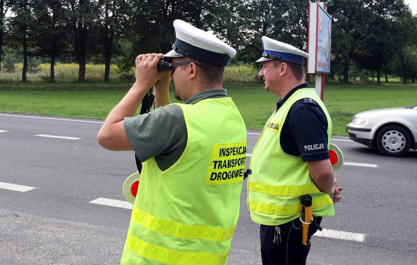 13 pijanych kierowców i prawie 500 mandatów w ramach &quot;Akcji bus&quot;