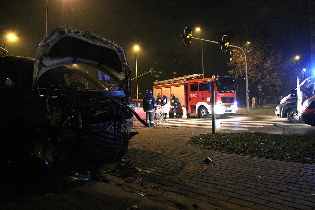 Ciężko ranna kobieta w wypadku na skrzyżowaniu Drewnowskiej i Kasprzaka