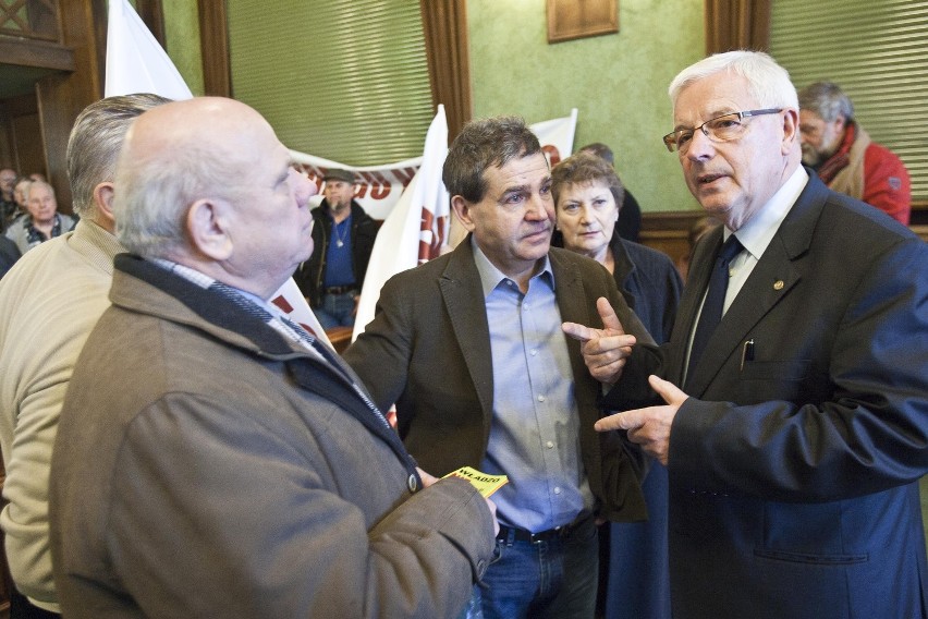 Protest przeciw podwyżkom cen śmieci (ZDJĘCIA)