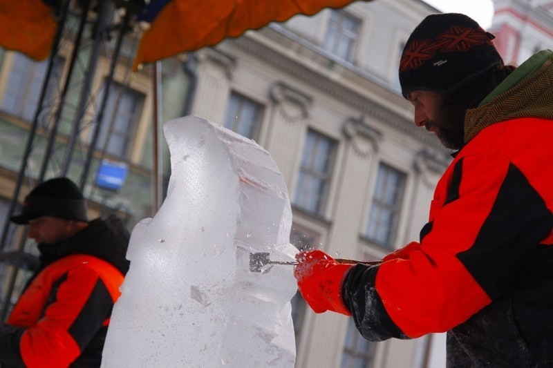 Na poznańskim Starym Rynku trwa  VII Festiwal Rzeźby...