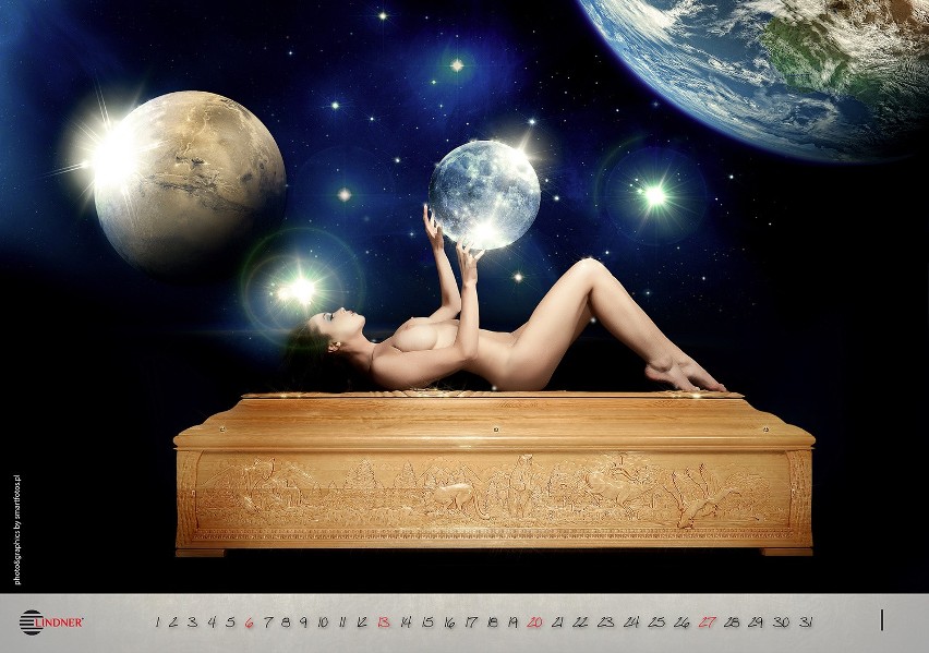 Kalendarz Lindner na 2013 r. Gołe modelki i trumny. Kolejna odsłona kontrowersyjnego kalendarza [ZDJĘCIA, FILM]