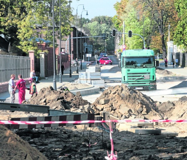 Kierowcy jeszcze długo nie pojadą ul. Przędzalnianą