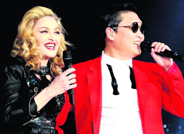 Na fali popularności Gangnam Style dała się ponieść nawet Madonna. Podczas jednego ze swoich koncertów odbywającego się w Nowym Yorku artystka wystąpiła wspólnie z PSY.