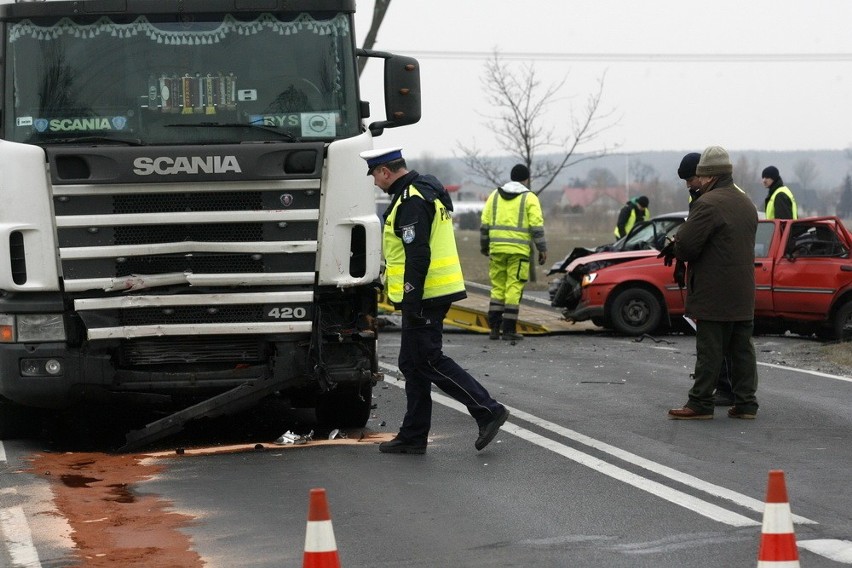 Wypadek w Kawicach. Kobieta zginęła na miejscu (ZDJĘCIA)