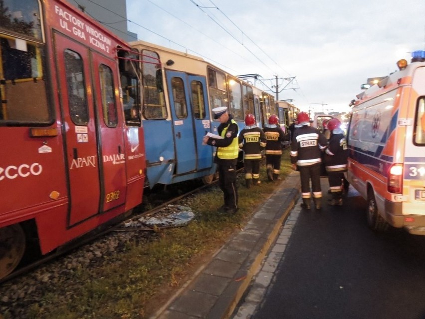 Wrocław: Wypadek tramwajów zablokował dojazd na stadion