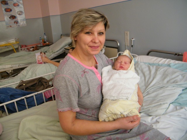 Lucyna Jurkowska z synkiem Mateuszem, który urodził się w oświęcimskim szpitalu jako setny noworodek