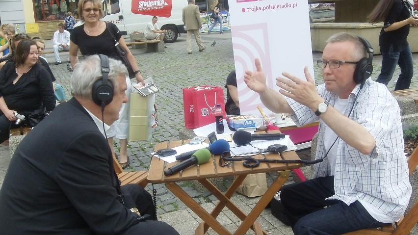 Bryan Adams w Rybniku: Radiowa &quot;Trójka&quot; zagrzewała na rynku [ZDJĘCIA]