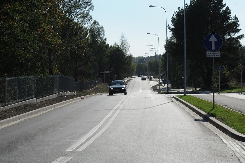 Nowa Dzięgielowa to 7-metrowa jezdnia, chodniki, ścieżka...