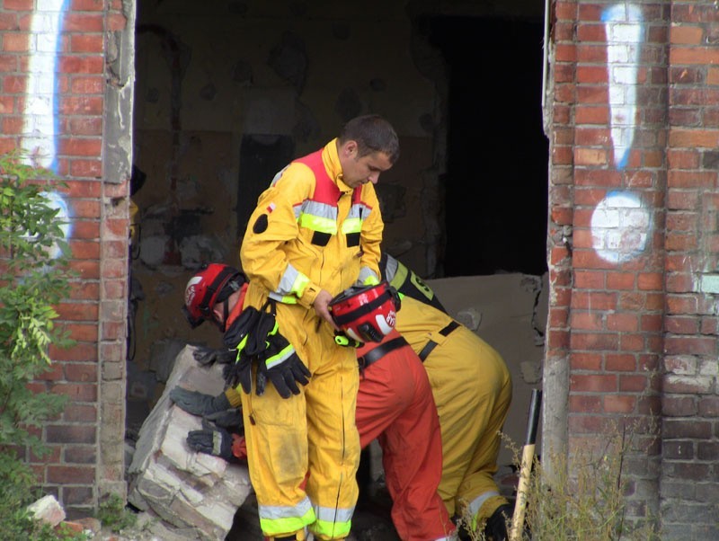 Gdańsk: Runął strop nieczynnej fabryki, tzw. blaszanki (ZDJĘCIA, FILM)