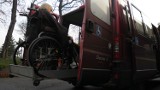 Poznań: Przewóz niepełnosprawnych utrudniony - nie ma przewoźnika a samochody idą do remontu