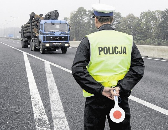 Pierwsze sygnały o  nieprawidłowościach przekazali policjanci, którzy nie godzili się na to, co robili koledzy