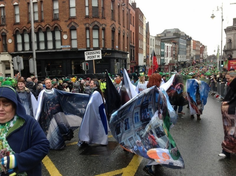 Poznańska reprezentacja na paradzie św. Patryka w Dublinie.