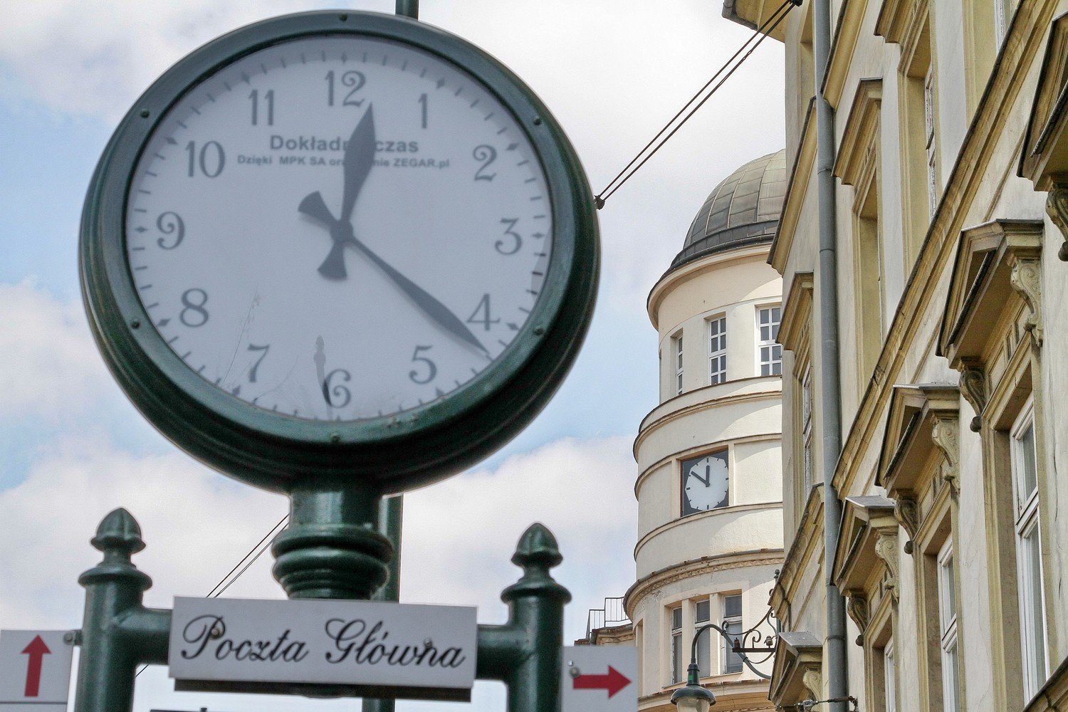 Kraków: uliczne zegary wprowadzają mieszkańców w błąd | Gazeta Krakowska