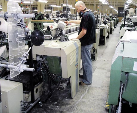 Czy pracownicy andrychowskiej spółki, która jest producentem tkanin naprawdę, nie muszą martwić się o pracę?