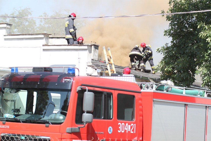 Strażacy gasili ogień w klinice przy Radziwiłłowskiej w Lublinie