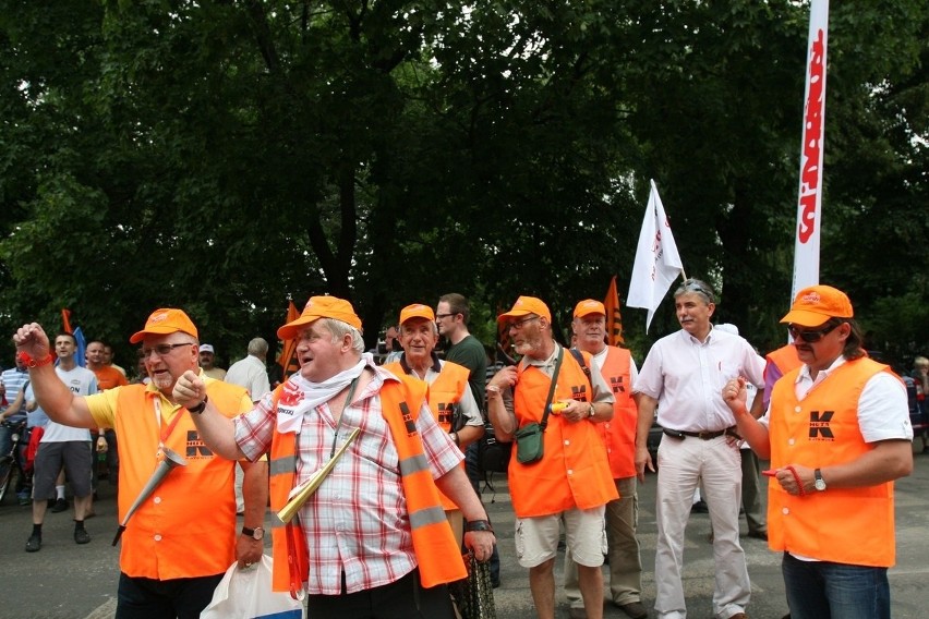 Chorzów: Protest związkowców przed siedzibą Huty Batory [ZDJĘCIA]